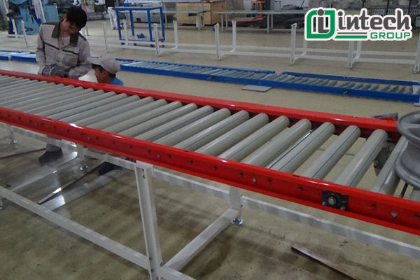 Thay thế con lăn nhựa trong băng tải con lăn nhựa