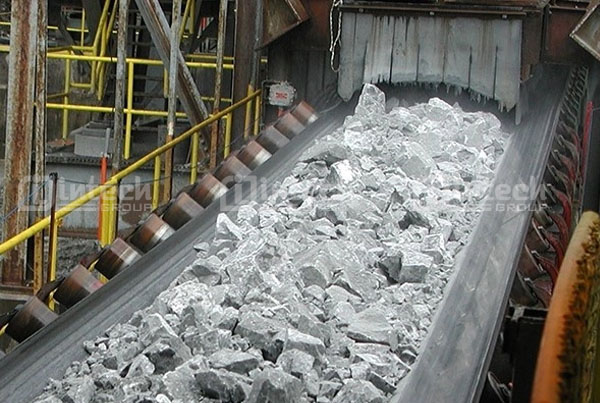 Băng tải lòng máng vận chuyển vật liệu nặng - Vận chuyển đá