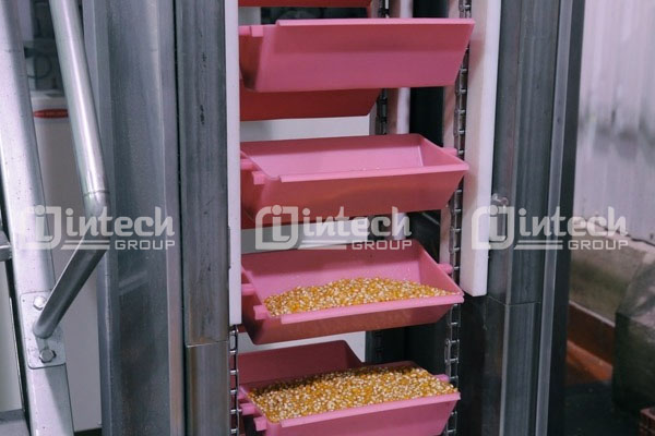 Băng tải gầu: Dễ dàng vận chuyển thực phẩm theo phương thẳng đứng