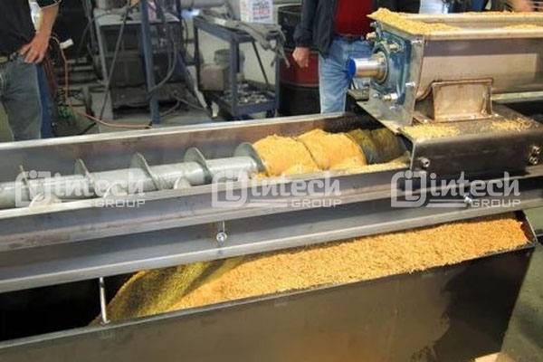 Băng tải trục vít ứng dụng trong ngành thực phẩm