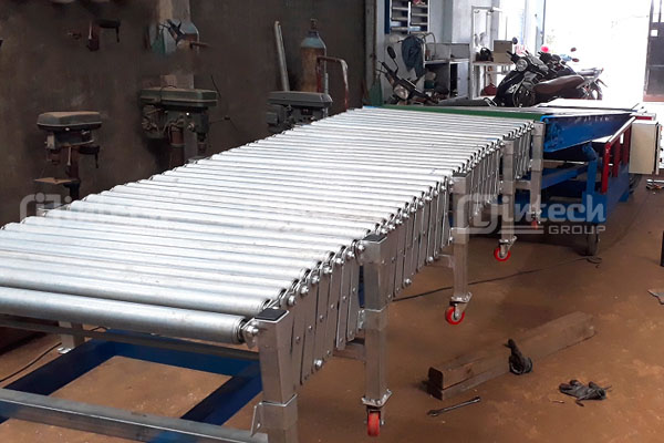 Băng tải con lăn nhôm xếp trong dây chuyền tự động hóa