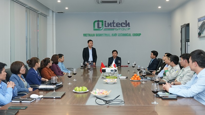 Phó Tổng giám đốc thường trực Intech Group Nguyễn Văn Phong phát biểu nhận nhiệm vụ ở cương vị mới