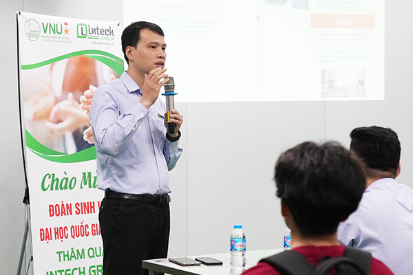 Đại diện Intech giới thiệu về Tập đoàn Intech