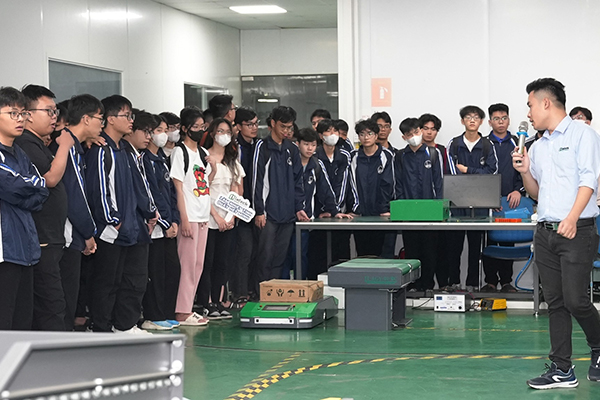 Sinh viên được giới thiệu sản phẩm công nghệ cao phát triển từ Intech Group
