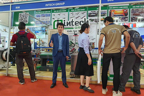Ông Hoàng Hữu Yên - Phó Tổng giám đốc Intech Group tại triển lãm VIMF Bắc Ninh 2023